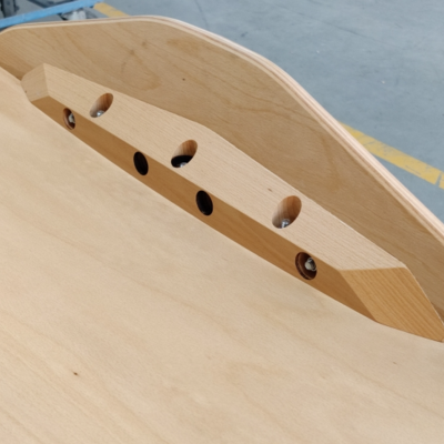 Individuell gefertigte Formteile aus zertifizierten Buchenholz für Sortier-Kippschalen inkl. Bohrungen zur Befestigung